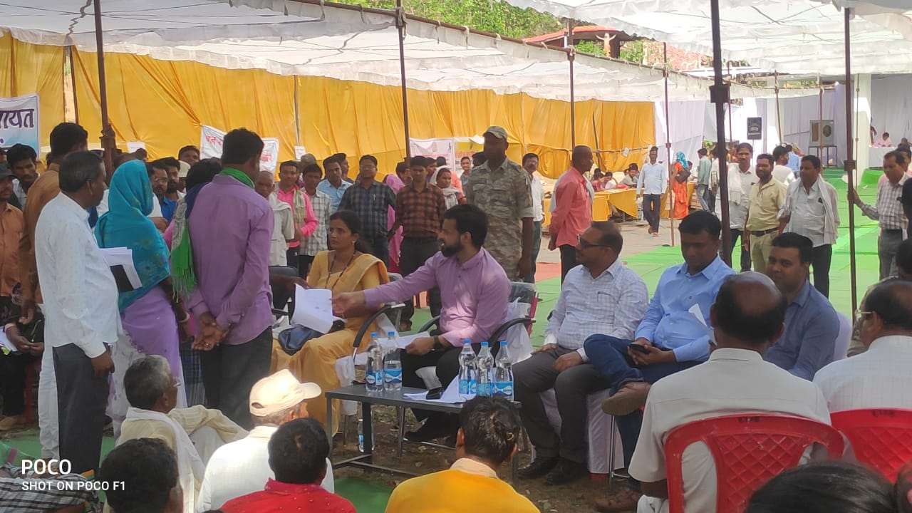 ग्राम बड़ेडोंगर में जनसमस्या निवारण शिविर का हुआ आयोजन  2 सौ 5 आवेदनों को किया गया निराकृत