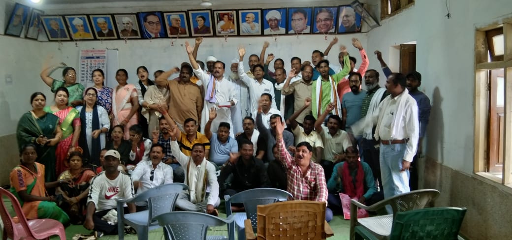 PCC अध्यक्ष मोहन मरकाम के अध्यक्षीय कार्यकाल के तीन साल पूर्ण होने पर कांग्रेसियों ने मनाया जश्न