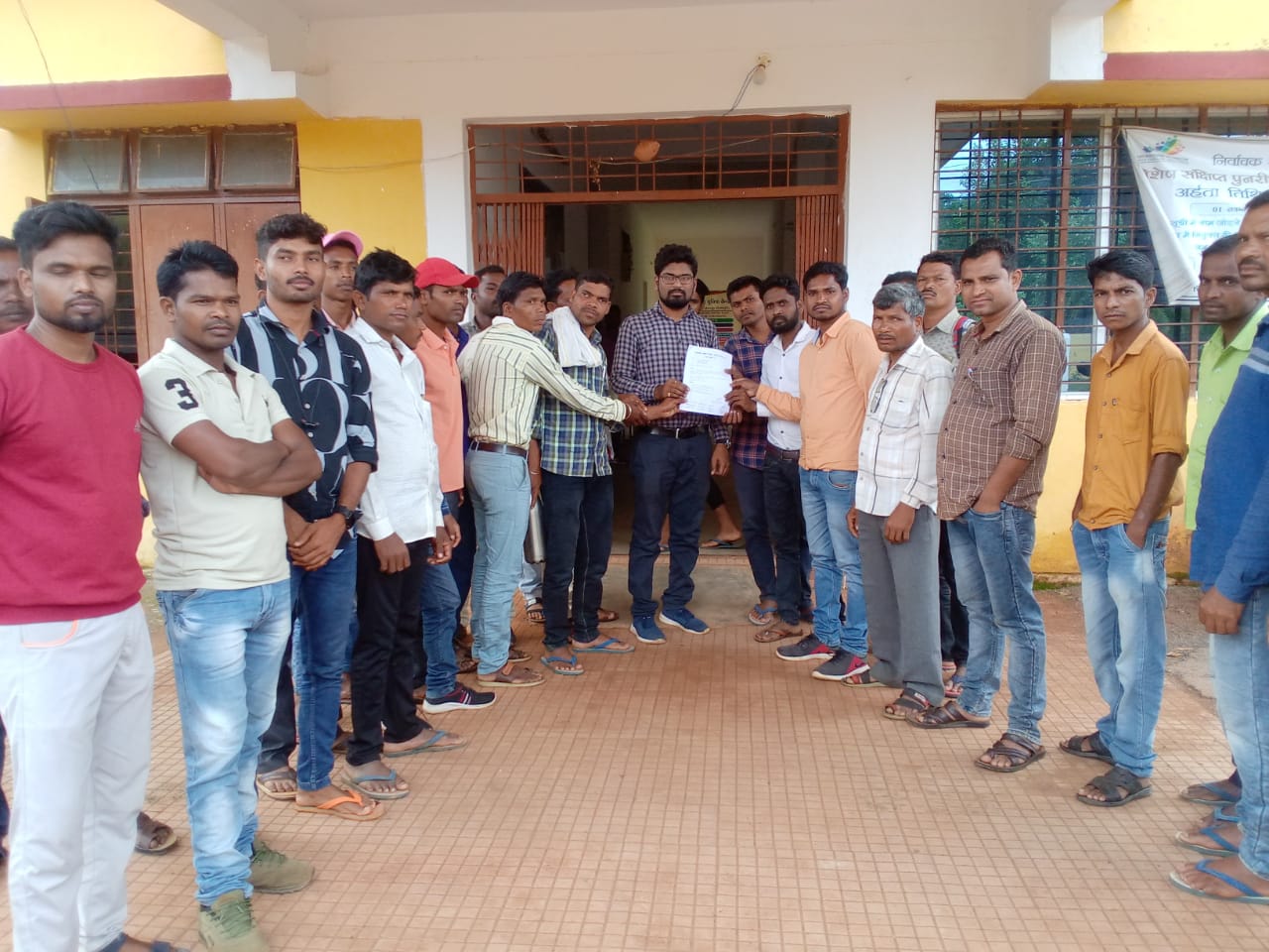 सूत्रीय मांगों को लेकर शासकीय राशन विक्रेता का एक दिवसीय धरना प्रदर्शन कर तहसीलदार को ज्ञापन सौपा