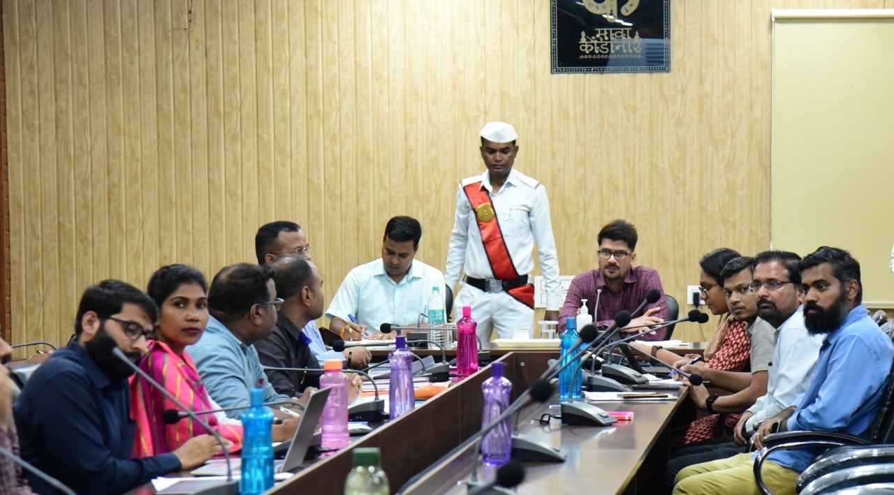 कलेक्टर ने उड़ान, गारमेंट फैक्ट्री, युवोदय कोंडानार योजनाओं की ली समीक्षा बैठक