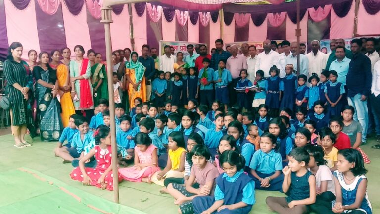 शामपुर संकुल स्तरीय शाला प्रवेश उत्सव प्रा.शाला करमरी में आयोजन हुआ