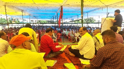 तिलक ने कहां लाल सलाम   संघर्ष व अपने अधिकार की लड़ाई लड़ने वाले कर्मचारियों को