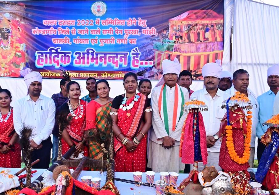 बस्तर दशहरा में शामिल होने  जिलेभर के देवी देवता व मांझी-चालकी, मेम्बर-मेम्बरीन और गायता पुजारी हुए रवाना