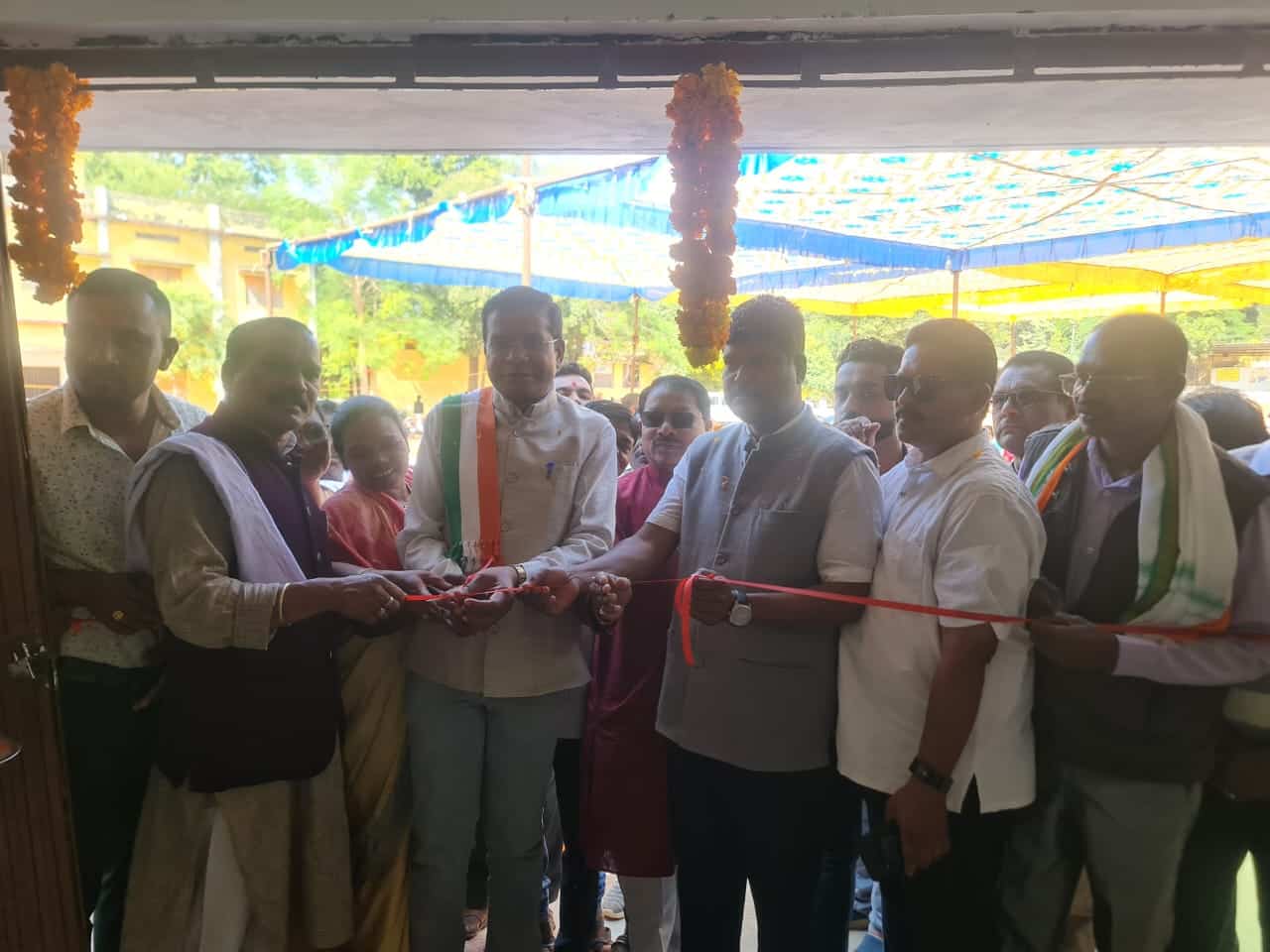 पीसीसी अध्यक्ष मोहन मरकाम के हांथों 126 लाख की राशि से बनी स्कूल बिल्डिंग का हुआ लोकार्पण