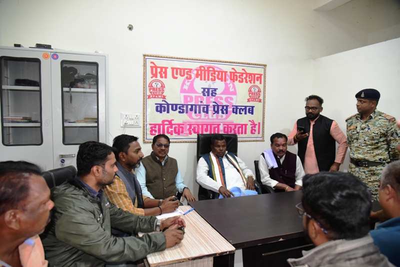 उद्योग मंत्री कवासी लखमा ने निर्माणाधीन आदिवासी विश्राम गृह का किया निरीक्षण