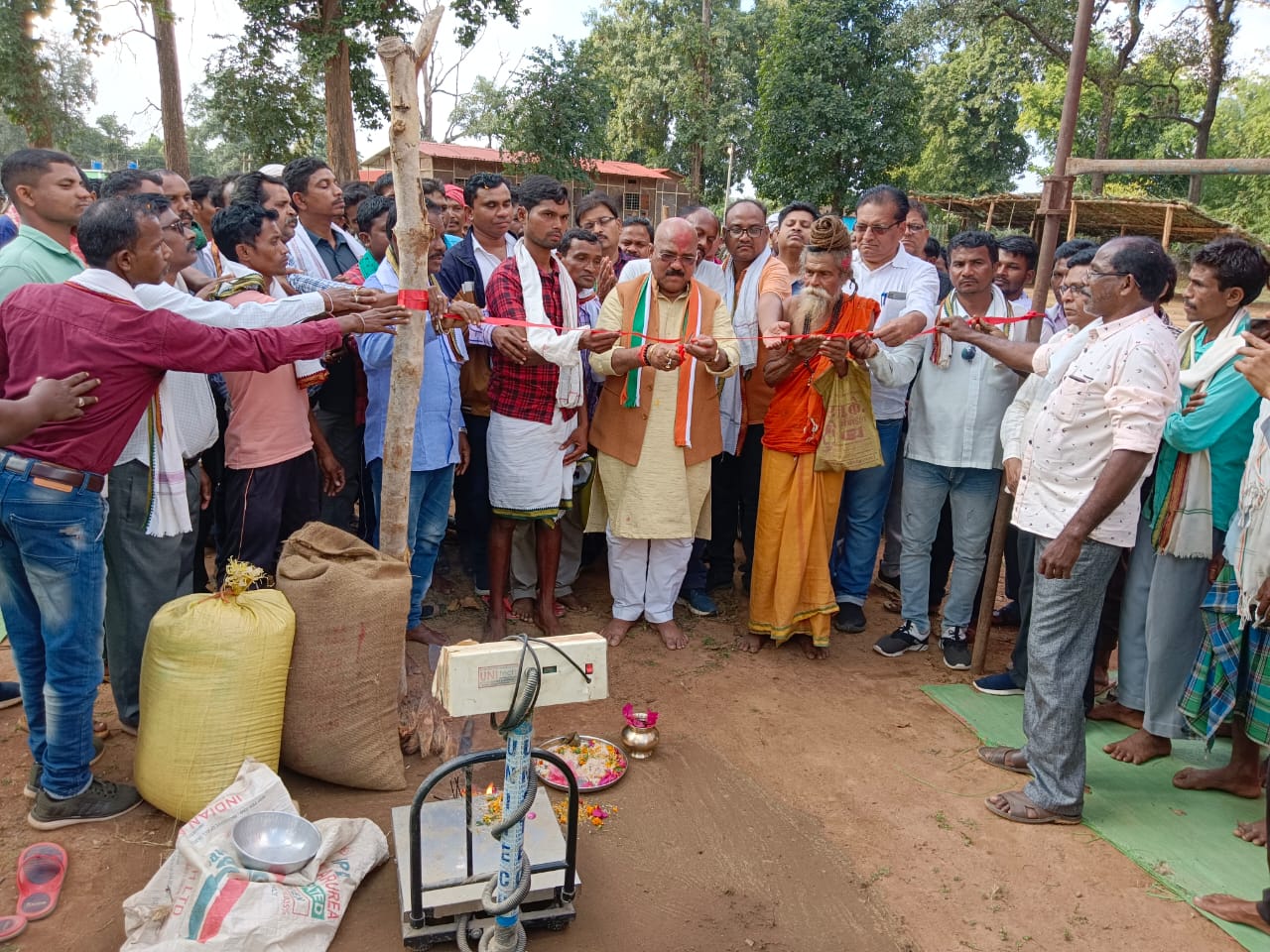 सिकसोड़ में नवीन धान खरीदी केंद्र का हुआ शुभारंभ, किसानों ने जताया विधायक नाग का आभार