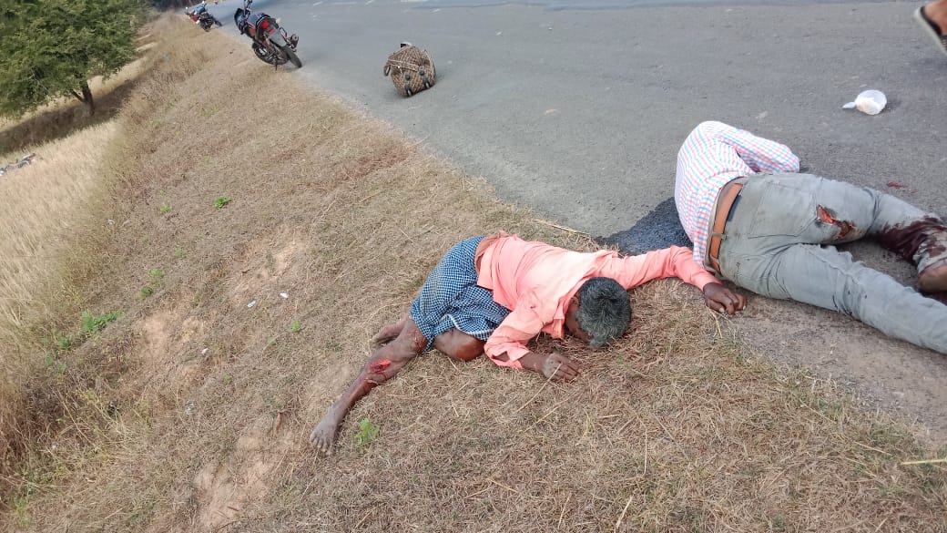 जेसीबी व मोटरसाइकिल के बीच भिड़ंत ,एक की मौत एक घायल।