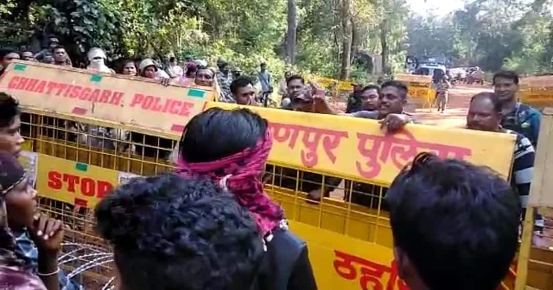 नारायणपुर का ब्रेहबेड़ा गांव  पुलिस कैंप के खुलने से ग्रामीणों में आक्रोश , ग्रामीणों का आरोप सुरक्षा के नाम पर दमन कर रहे जवान