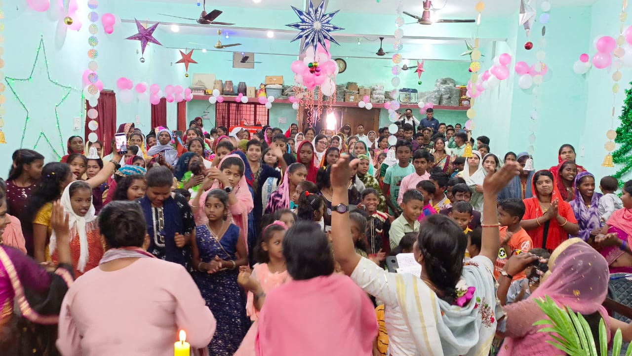 महीस समाज ने धूमधाम से मनाया क्रिसमस