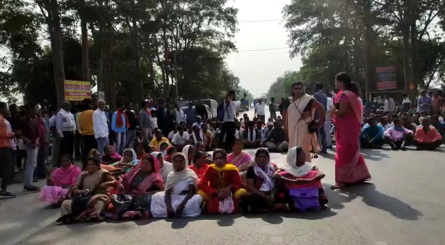 सर्व पिछड़ा वर्ग समाज के द्वारा NH30 पर किया चक्का जाम आरक्षण को लेकर