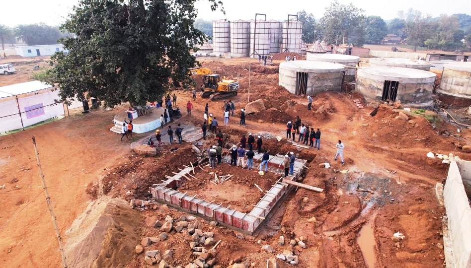 मक्का प्रोसेसिंग प्लांट में  कलेक्टर,अधिकारी-कर्मचारी तथा पंचायत पदाधिकारी ,पत्रकारों एवं ग्रामीणों ने  किया श्रमदान