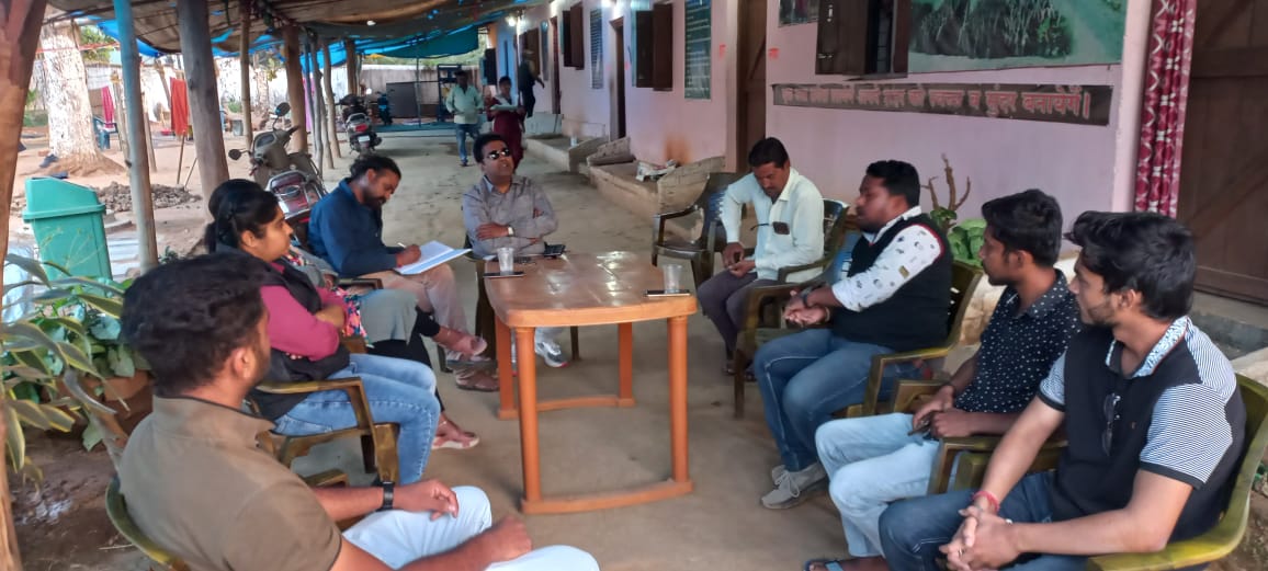 शांति फाउंडेशन कार्यालय में आयोजित हुई पशु प्रेमियों की बैठक