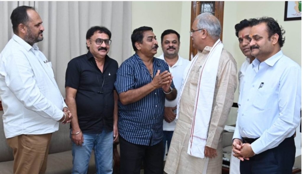 मुख्यमंत्री को मिला शासकीय नागार्जुन विज्ञान महाविद्यालय के हीरक जयंती समारोह में शामिल होने का आमंत्रण