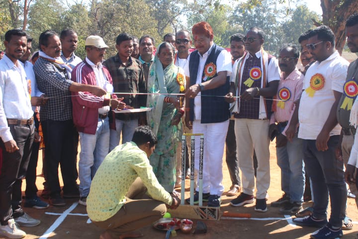 विधायक ने किया क्रिकेट प्रतियोगिता का शुभारभ