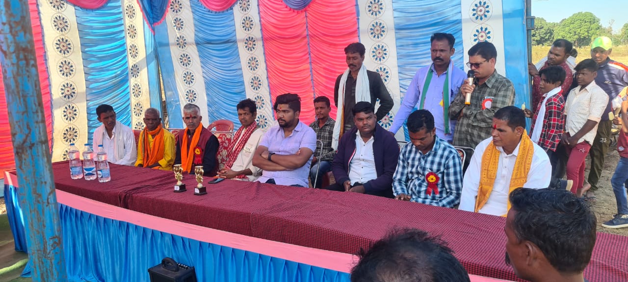 क्रिकेट प्रतियोगिता के समापन में  पहुंची निलय कश्यप, विजेता टीम को किया पुरस्कृत