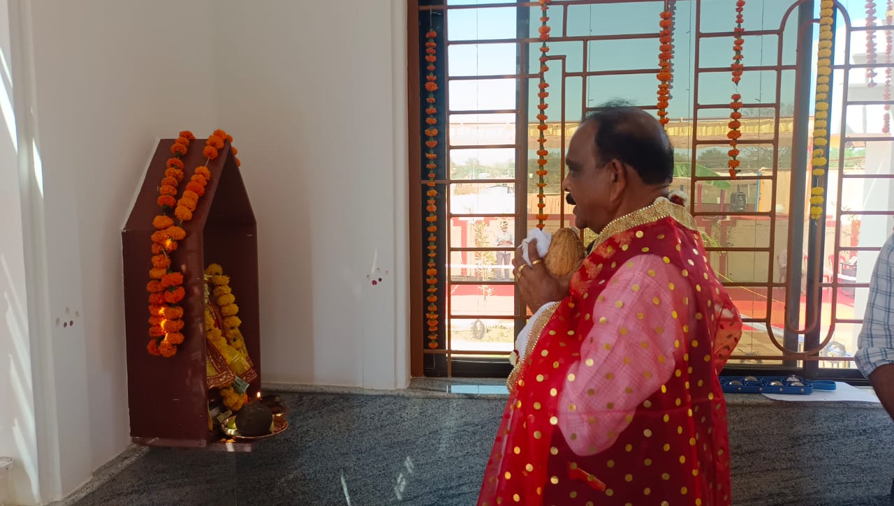 संतोषी माता मंदिर प्राण प्रतिष्ठा कार्यक्रम में पहुंचे बस्तर विधायक लखेश्वर बघेल