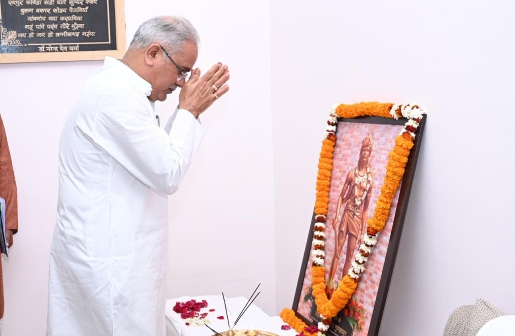 मुख्यमंत्री ने भूमकाल दिवस पर आदिवासी जननायक अमर शहीद गुंडाधुर को किया नमन