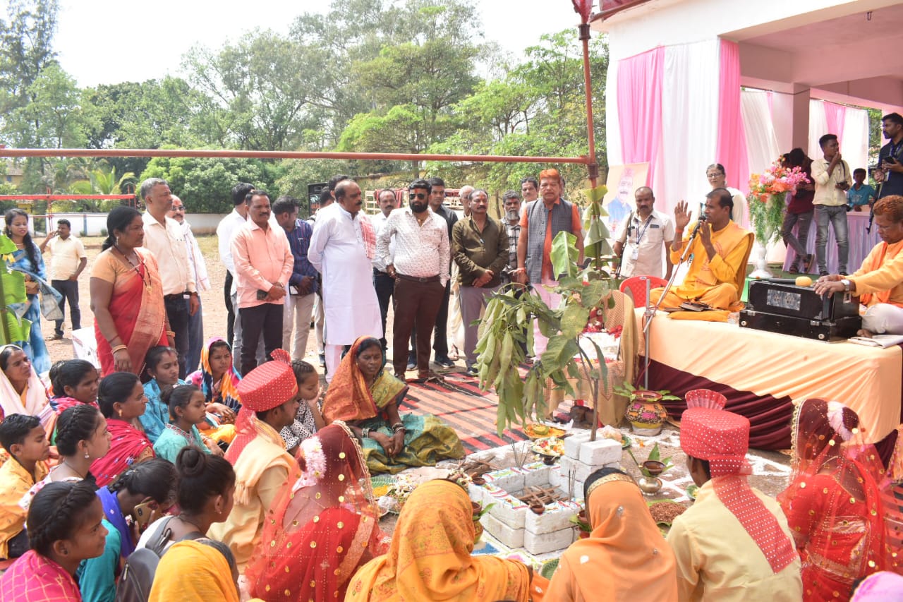 सामूहिक कन्या विवाह में सम्मिलित हुए बस्तर विधायक लखेश्वर बघेल