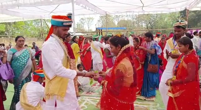 ग्राम पलना में 107 नवविवाहित जोड़े परिणय सूत्र में बंधे