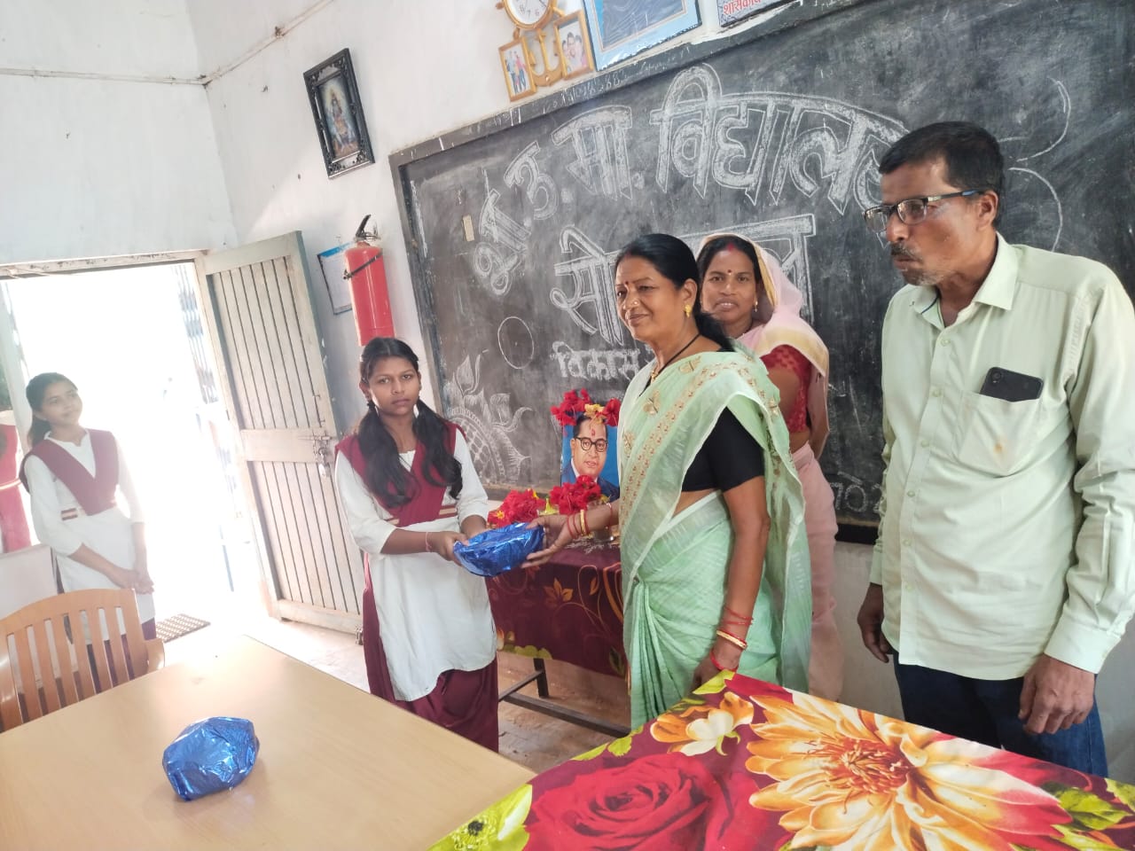 सोनारपाल विद्यालय में मनाया गया अंबेडकर जयंती