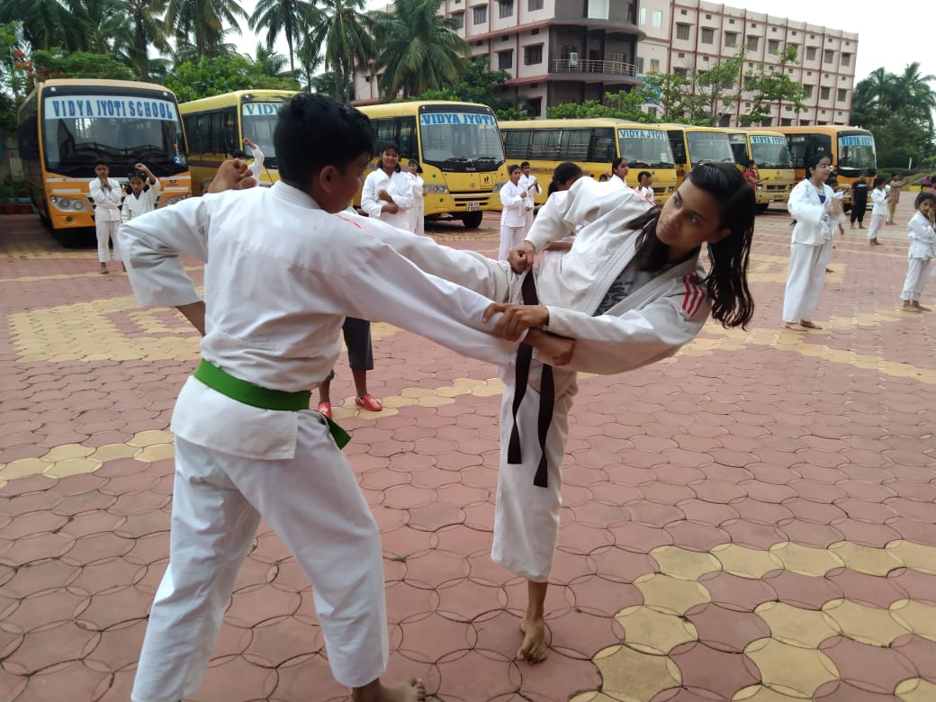 ग्रीष्मकालीन जुडो कराते म्युथाई बाक्सिंग प्रशिक्षण शिविर का आयोजन