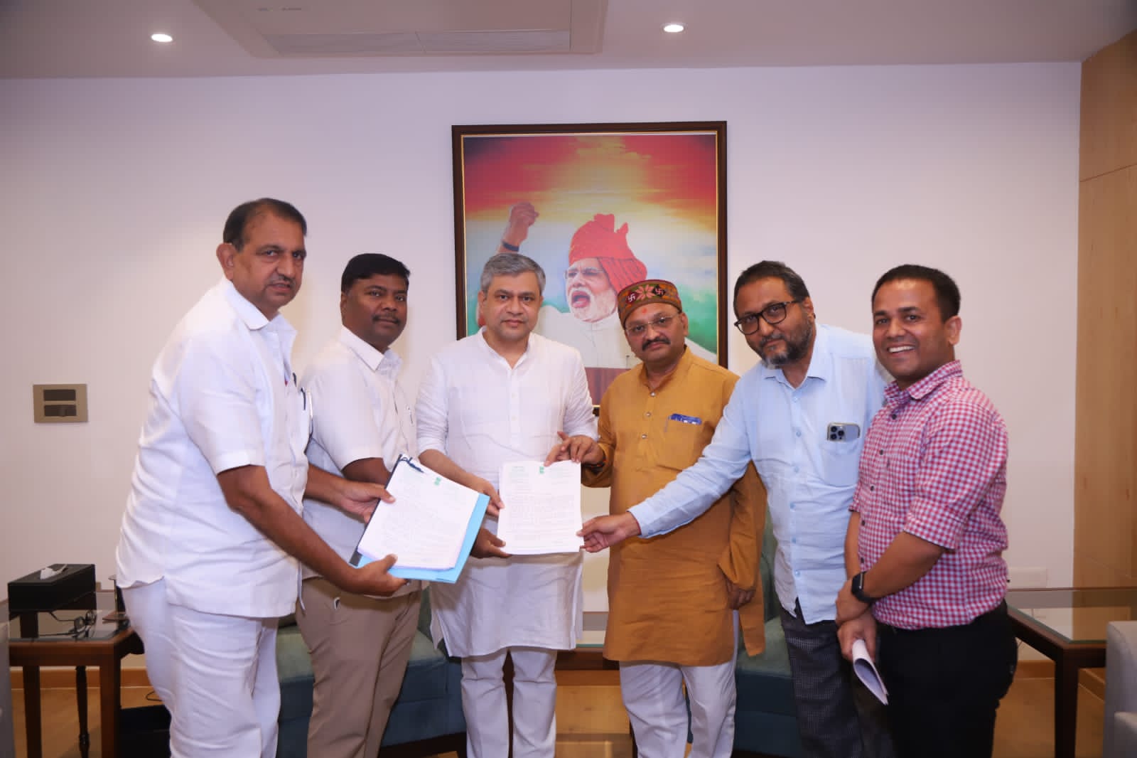 केन्द्रीय रेल मंत्री अश्विनी वैष्णव ने रावघाट जगदलपुर रेलवे लाइन के शीघ्र निर्माण हेतु दी सहमति