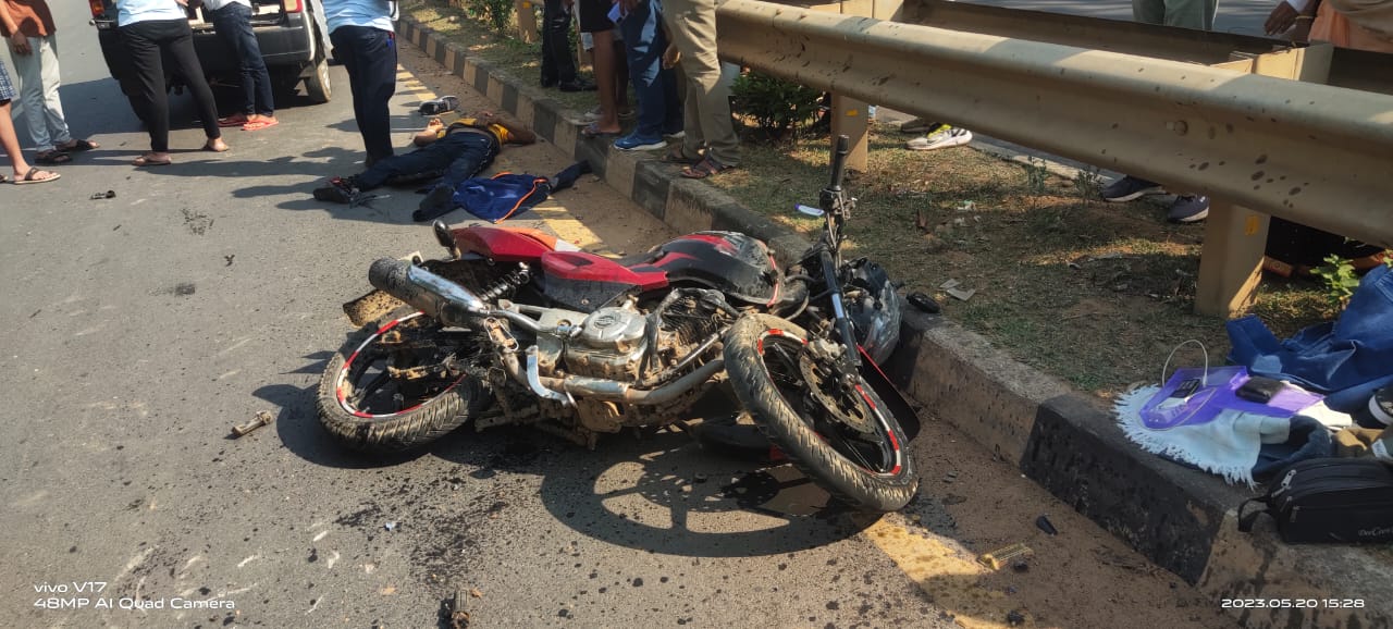 NH 30 सड़क हादसे में एक व्यक्ति गंभीर रूप से घायल