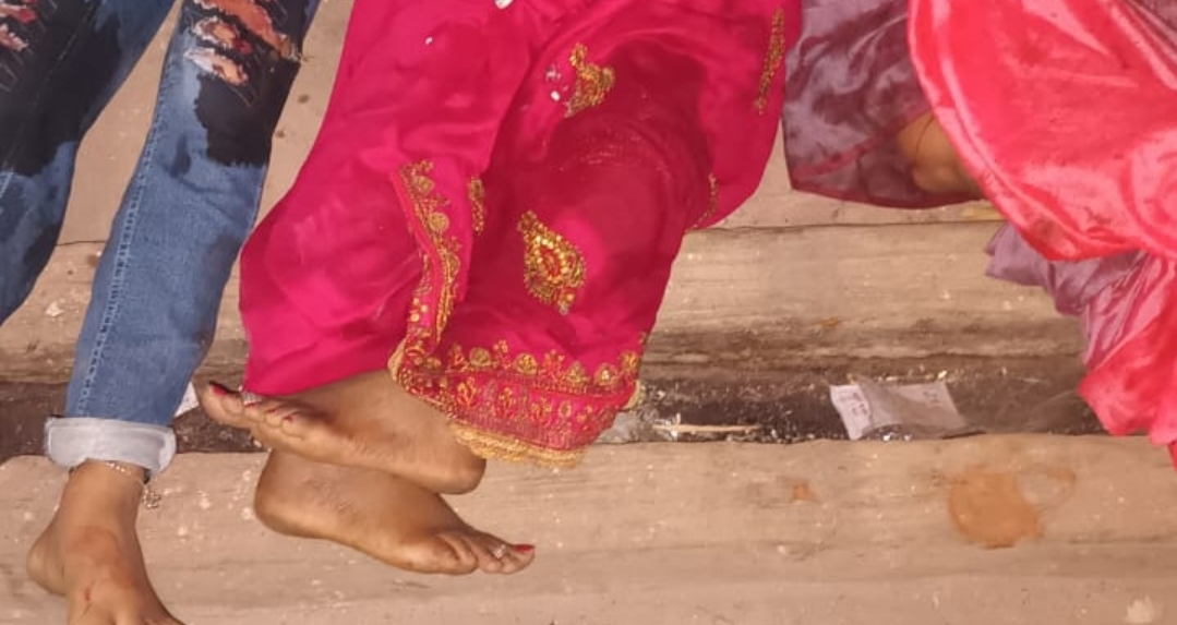 ट्रक ब्लोरो में जबरदस्त टक्कर 11 लोगों की मौत