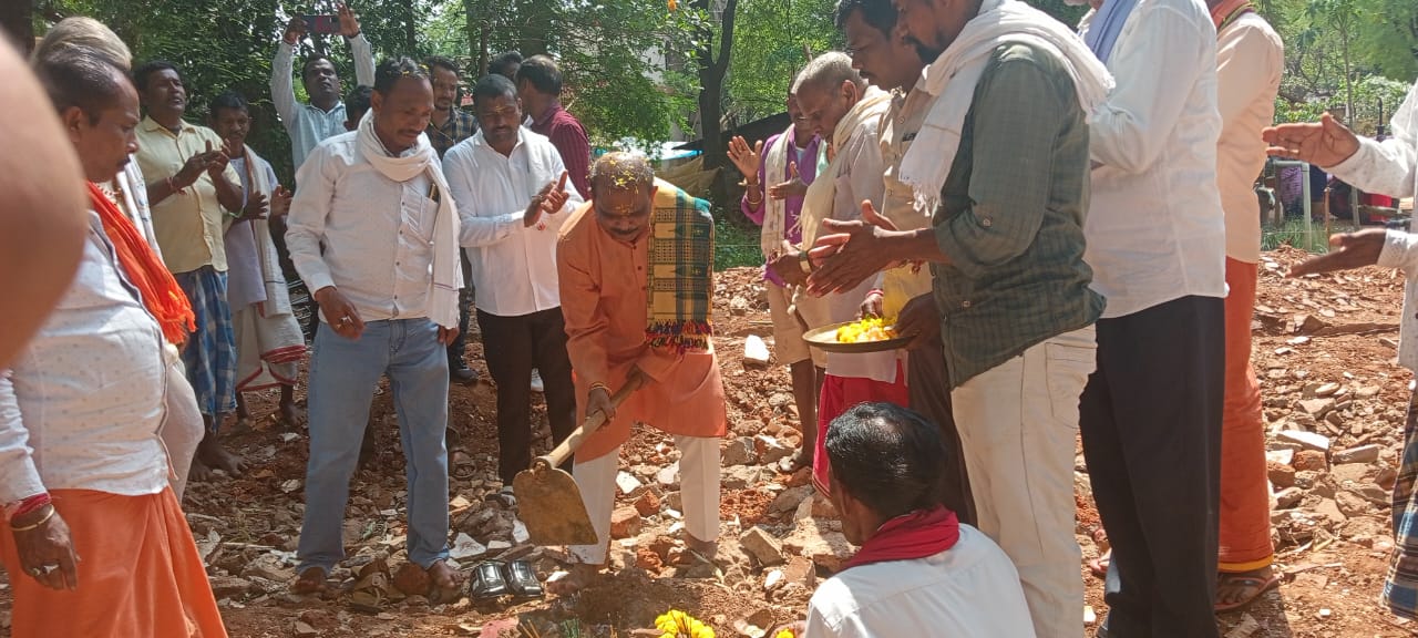 विधयाक लखेश्वर बघेल ने सिवनागुडा पारा में चौरासिन माता एवं गंगादई माता गुड़ी का किया भूमिपूजन