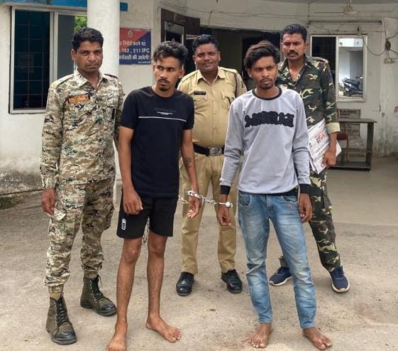 स्कूटी से मंदिर में चोरी करने वाले दो आरोपी को पुलिस ने कुछ ही घंटे में किया गिरफ्तार,भेजा जेल
