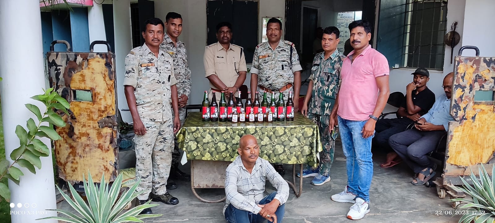 अवैध शराब बेचने वाले को पुलिस पकड़ा,मामला दर्ज