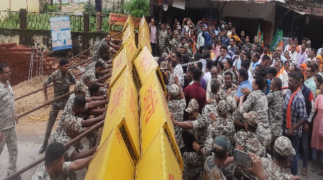 भजापा ने किया विधायक मोहन मरकाम निवास का घेराव, जमकर की नारेबाजी