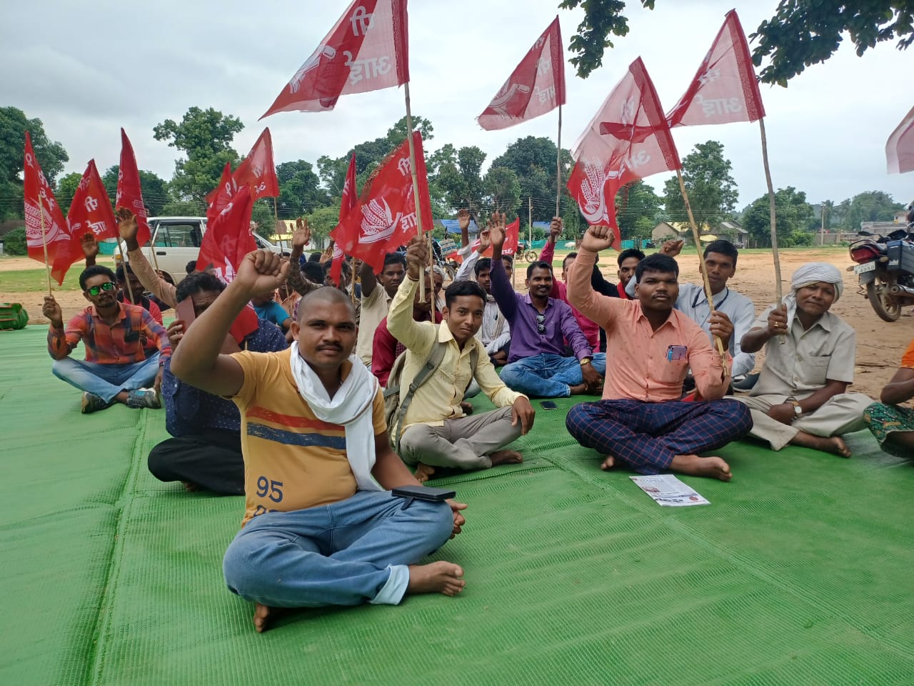 सीपीआई ने दिया धरना सौंपा ज्ञापन