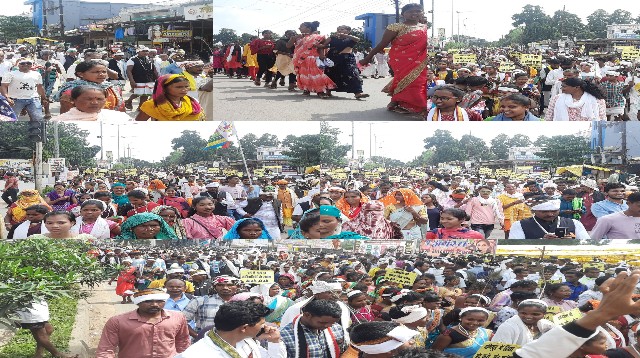विश्व आदिवासी दिवस पर सर्व आदिवासी समाज ने निकाली आक्रोश रैली