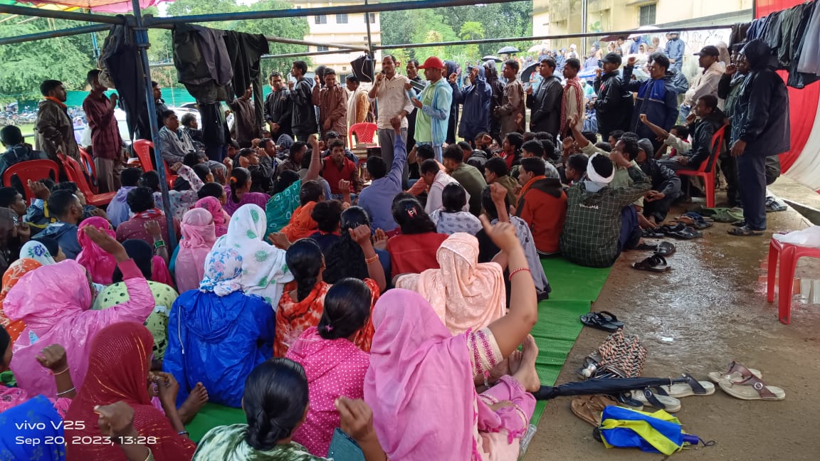 स्कूल सफाई कर्मियों  की हड़ताल का समर्थन दिया बालसिंग बघेल ने
