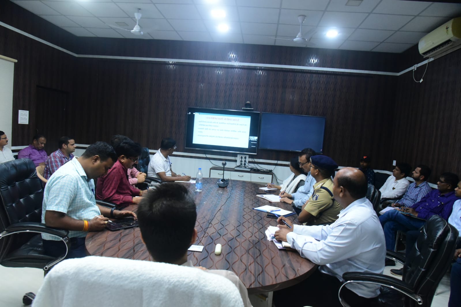 आदर्श आचरण संहिता के संबंध में वीडियो कांफ्रेंसिंग के माध्यम से दिया गया प्रशिक्षण