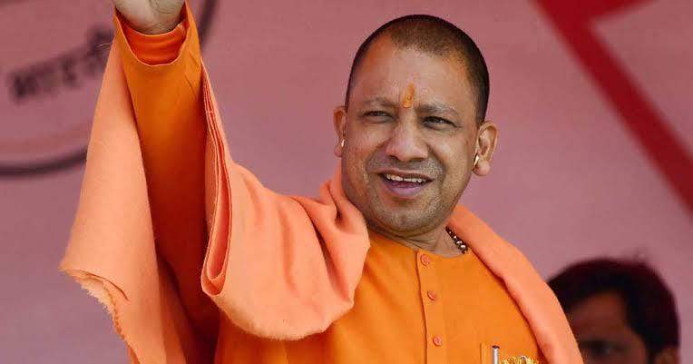 कवर्धा में गरजें सीएम योगी, कहा-अकबर के राज में हुआ भगवा का अपमान