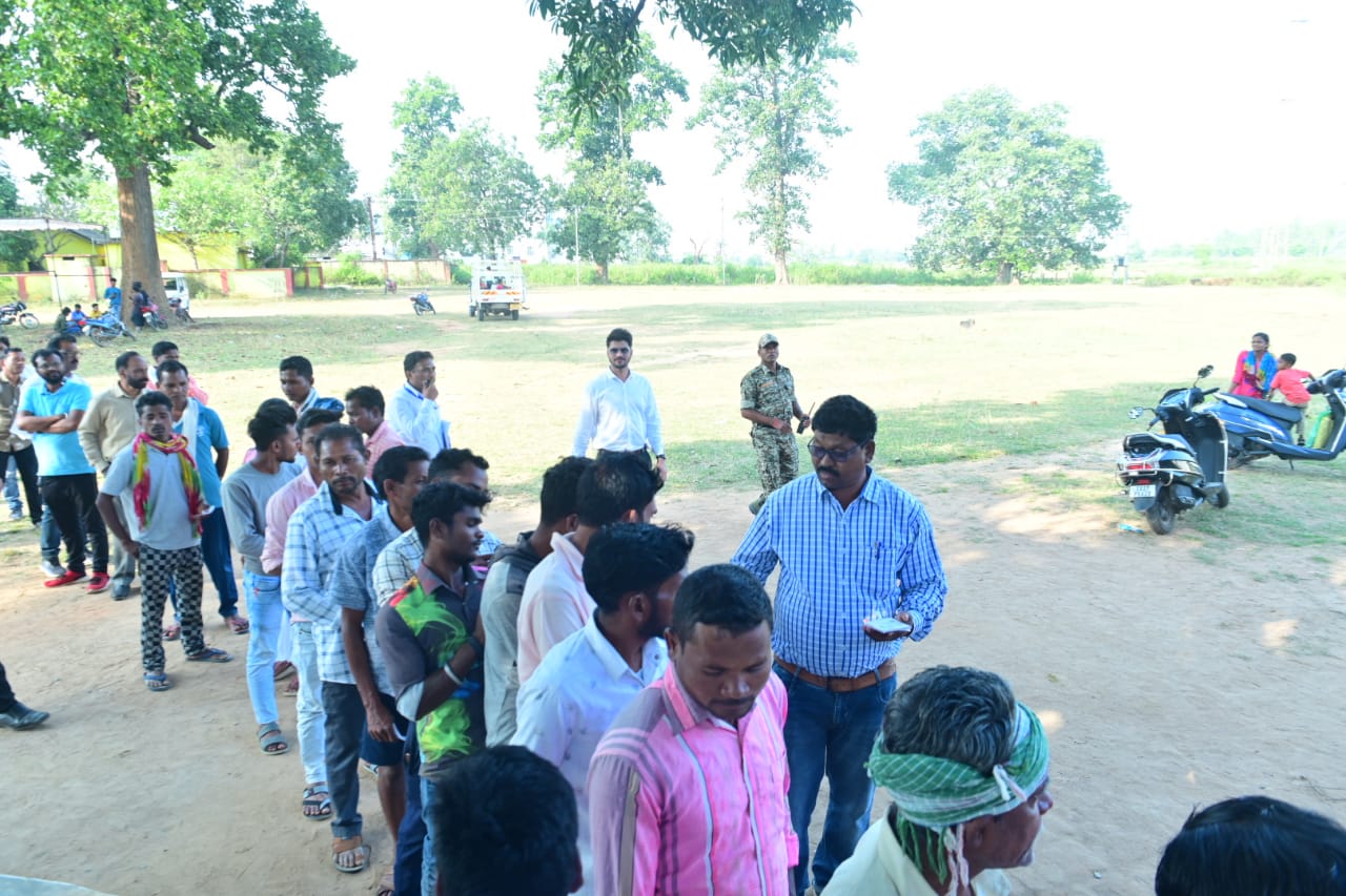 <br><em>जिले में शांतिपूर्ण ढंग से मतदान की प्रक्रिया हुई पूरी</em>