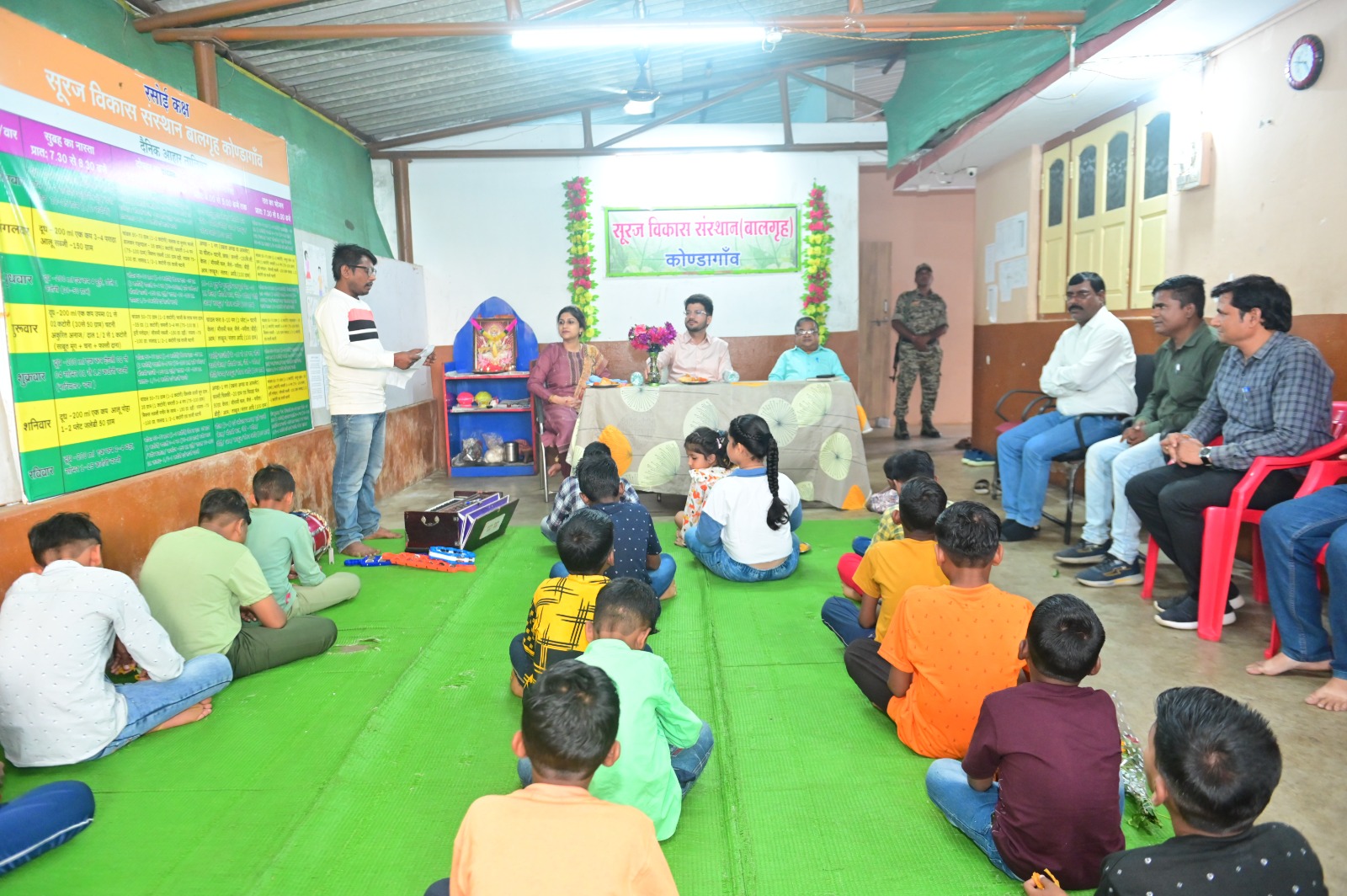 <em>कलेक्टर ने सपरिवार बालगृह के बच्चों के साथ मनाया दीप उत्सव, बांटी मिठाइयां एवं पटाखे</em>