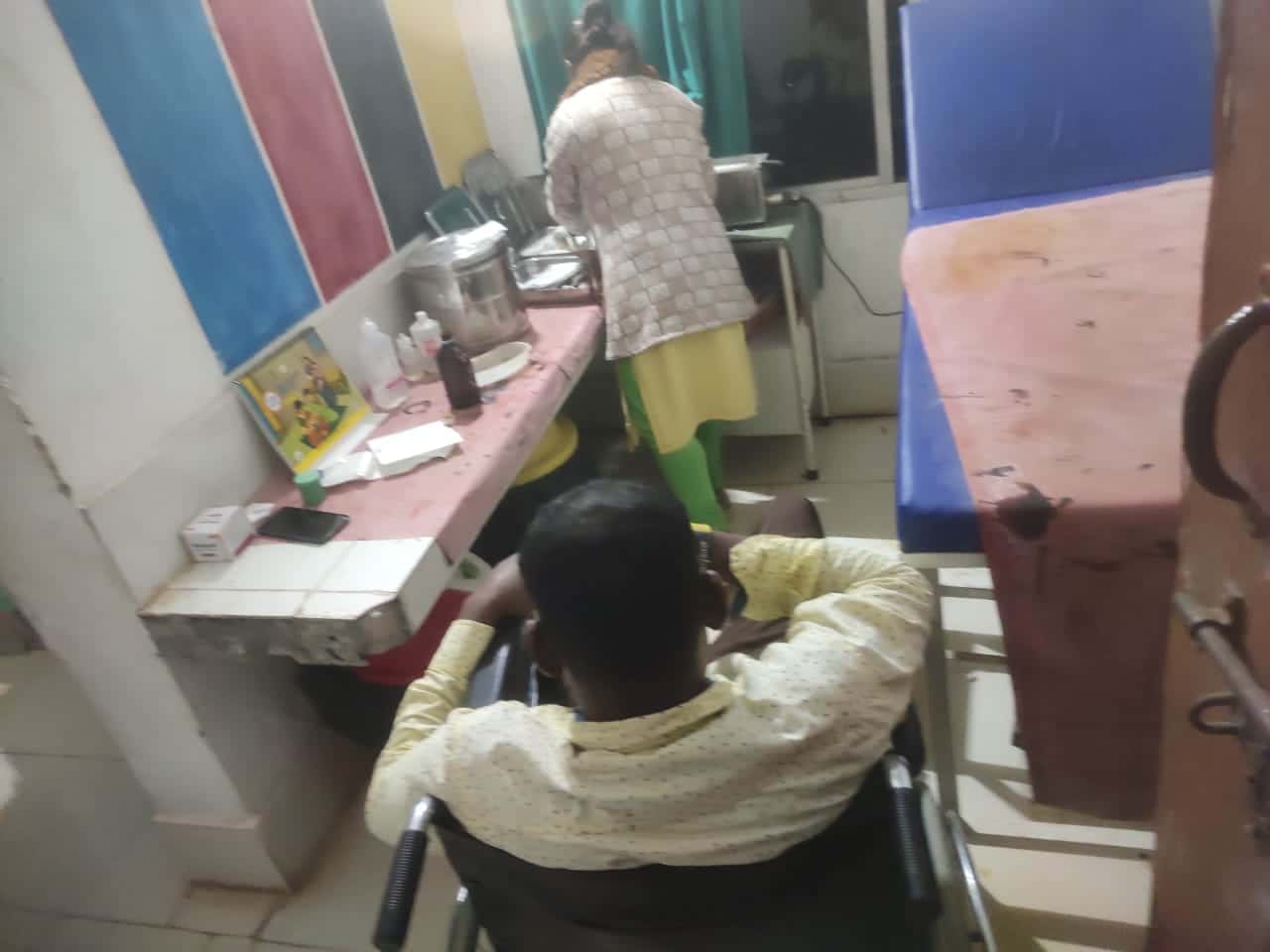 बैल ले जाते ग्रामीण को  मोटरसाइकिल चालक ने मारा टक्कर, दो व्यक्ति घायल