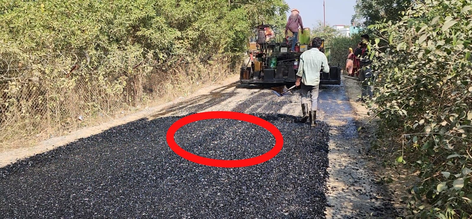 नगर पालिका करवा रहा गुणवत्ताहीन कार्य, मौके से नदारत रहे विभाग के जिम्मेदार अधिकारी