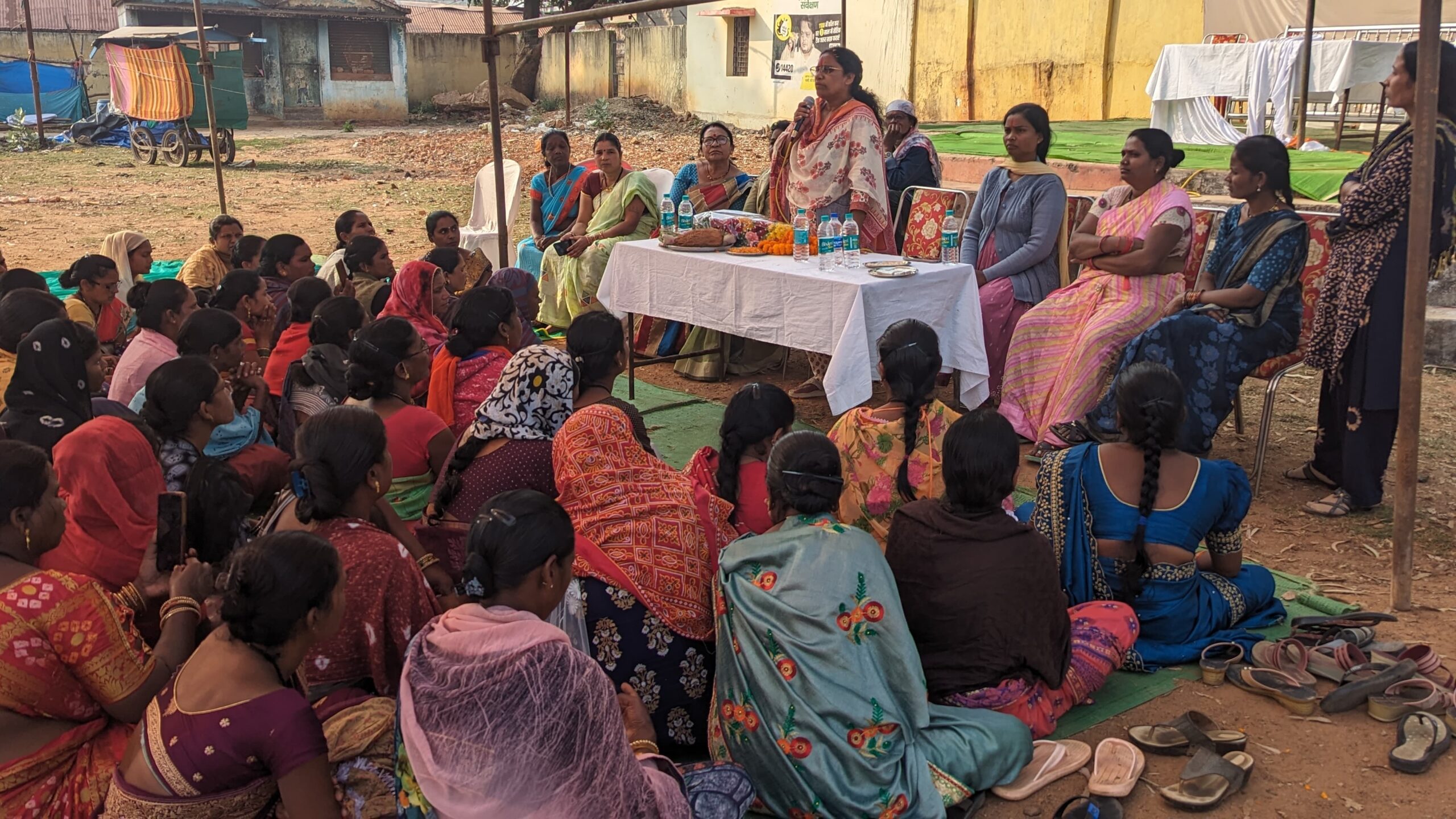 साल के अंतिम दिन आंगनबाड़ी कार्यकर्ताओं ने किया विधायक लता को सम्मानित