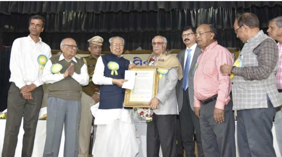 साहित्य के विकास में प्रकाशक की भूमिका अहम- विश्व भूषण हरिचंदन