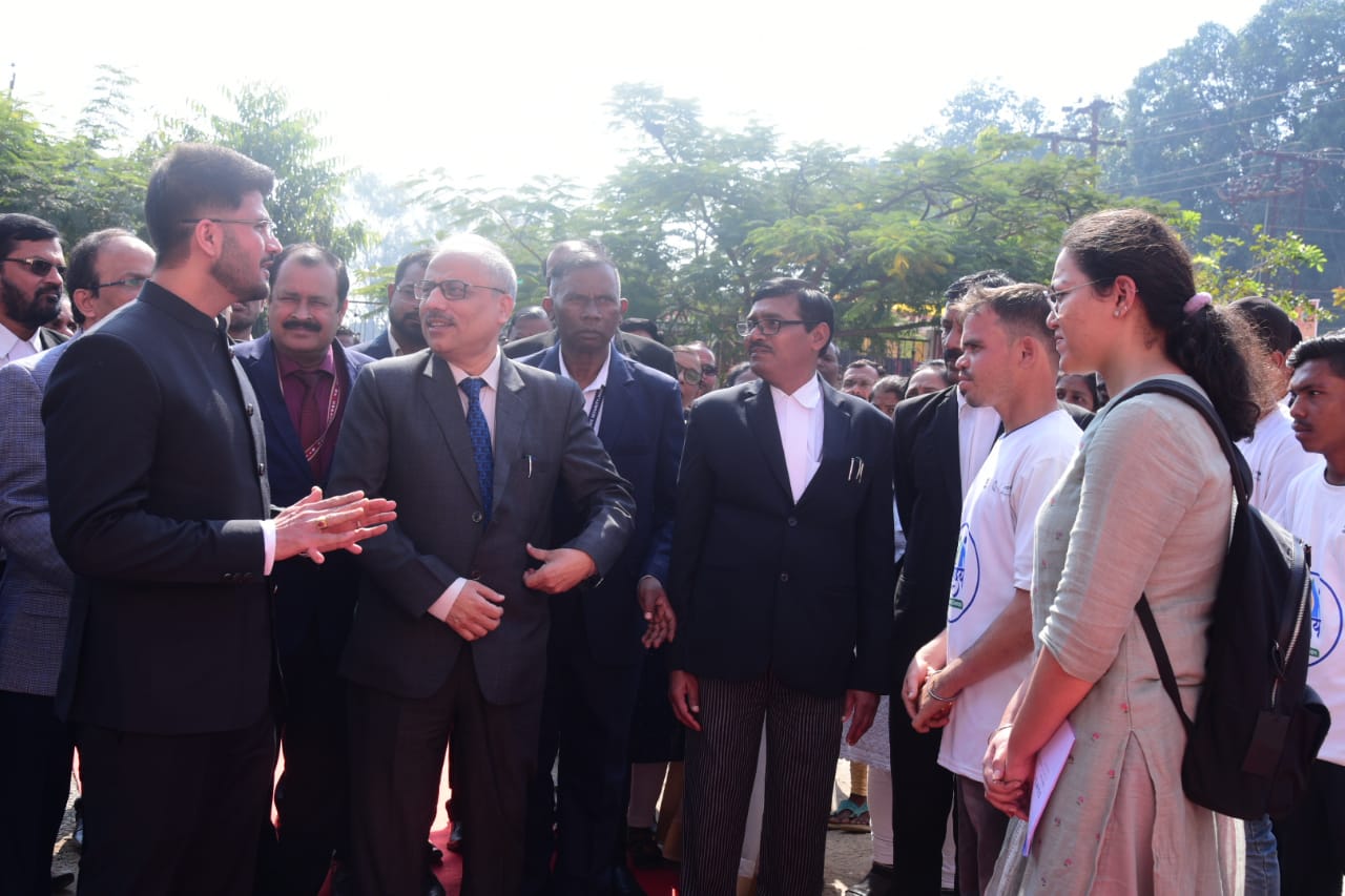 छत्तीसगढ़ उच्च न्यायालय के मुख्य न्यायाधीश रमेश सिन्हा ने जिला एवं सत्र न्यायालय कोण्डागांव का किया निरीक्षण