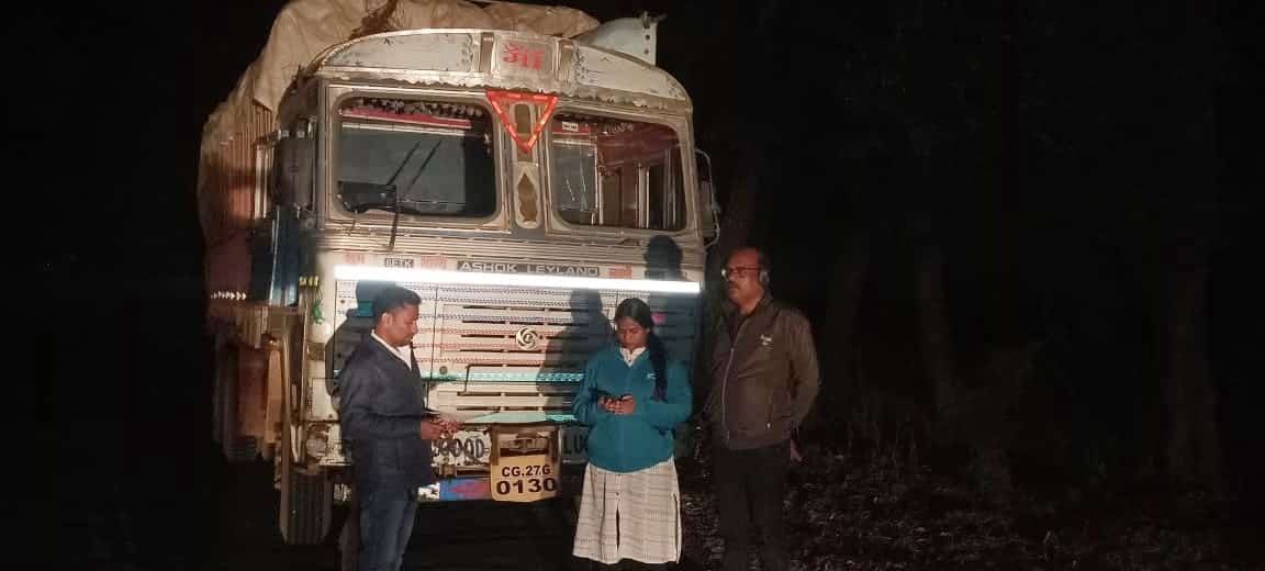 अवैध धान परिवहन करते हुए एक ट्रक व एक पिकअप को किया जब्त