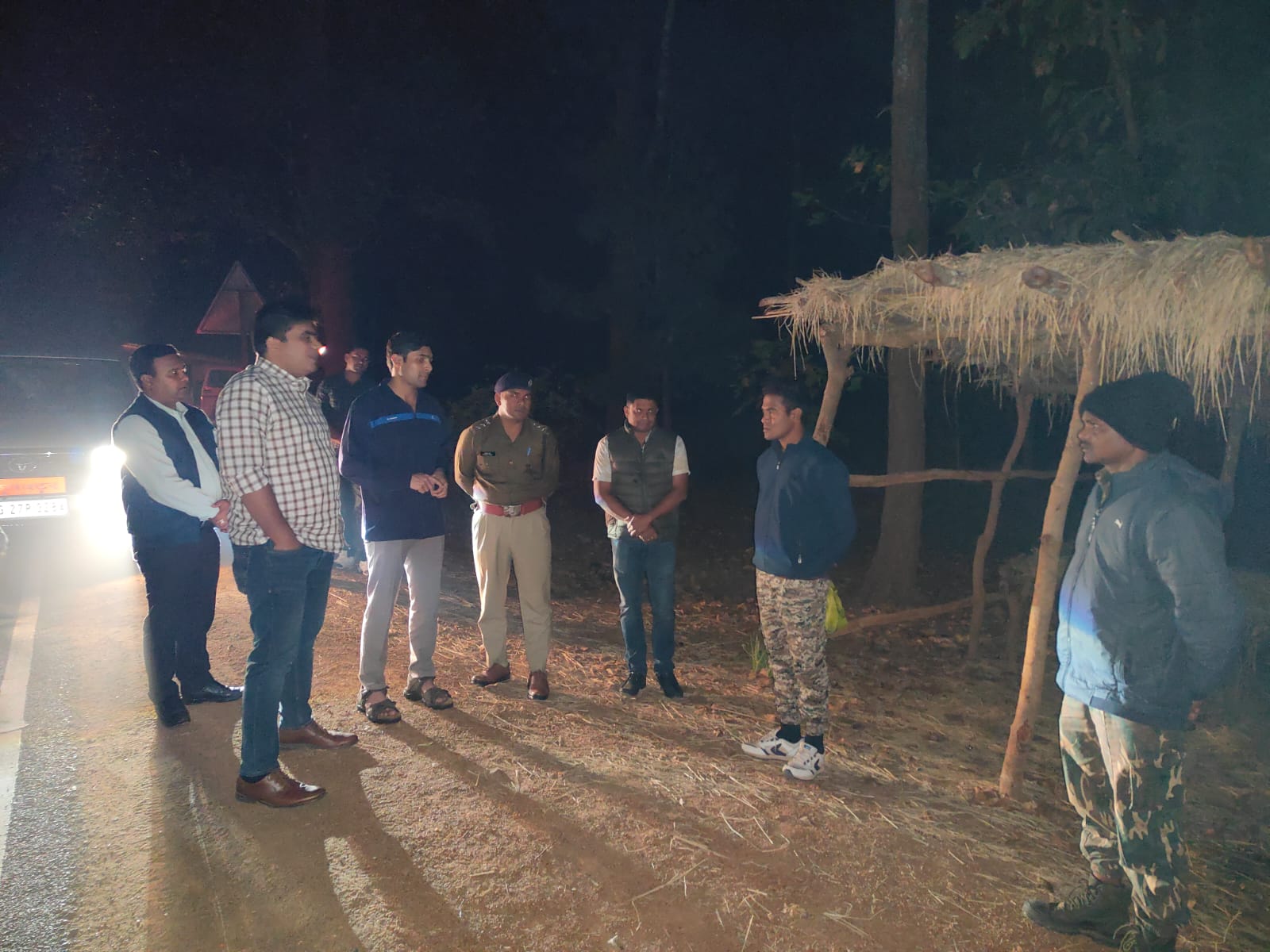 कलेक्टर एवं एसपी ने आधी रात को अंतर्राज्यीय सीमा  चेकपोस्टों का किया निरीक्षण...