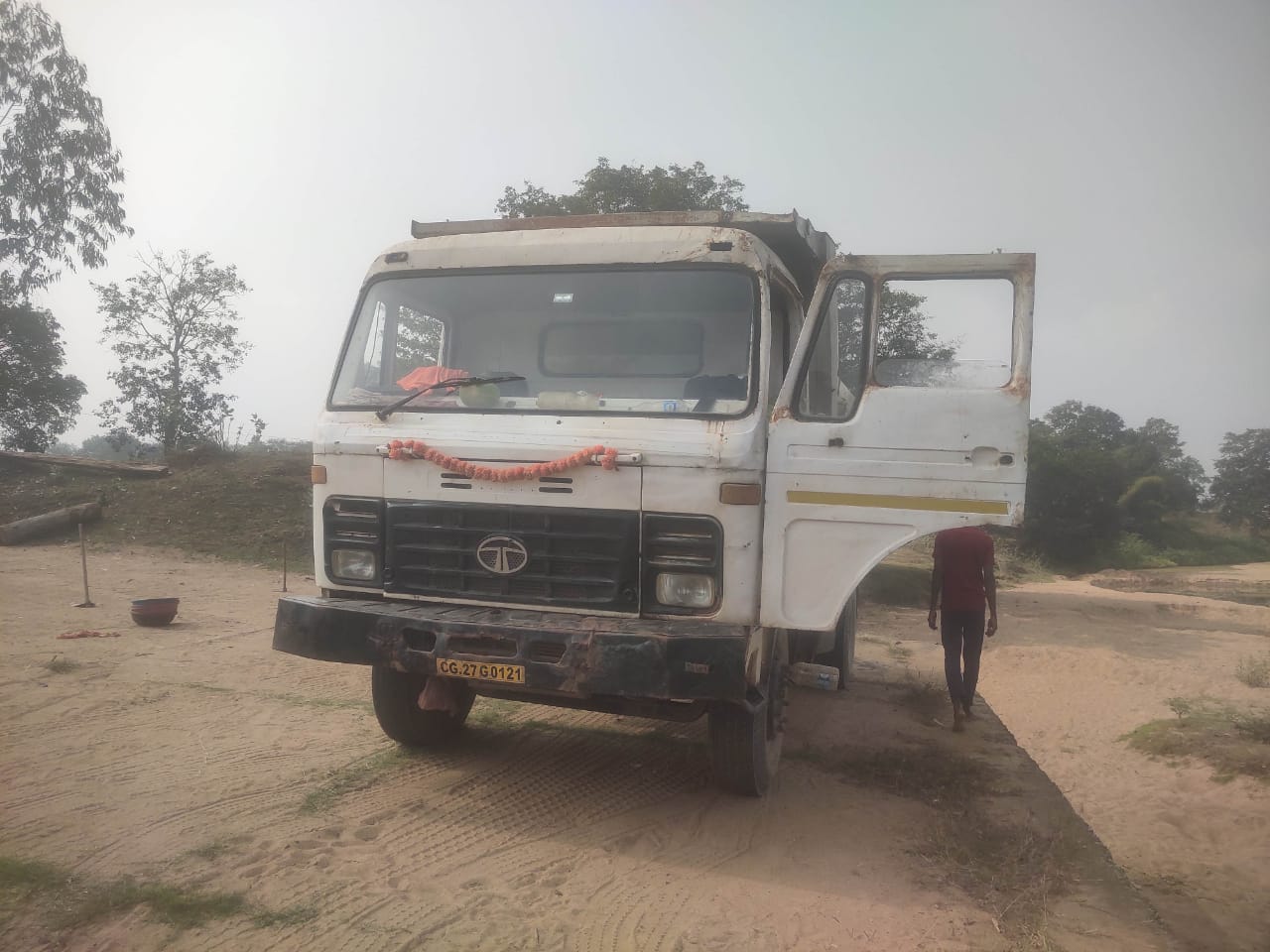 नदी नालों से अवैध रेत परिवहन, विभाग शिकायत का कर रहा इंतजार या फिर कुछ और?