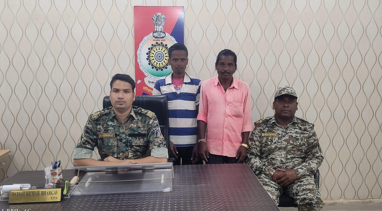02 नक्सलियों ने किया आत्म समर्पण...