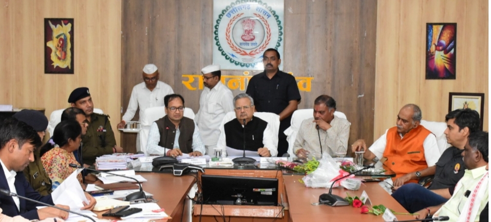 विकास कार्यों का दिखना चाहिए परिणाम- विधानसभा अध्यक्ष डॉ. रमन सिंह