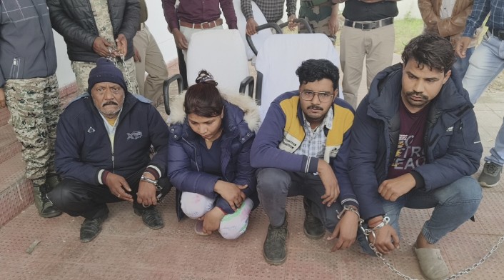 करोड़ पति बनने की लालच में पति-पत्नी, बाप-बेटा करते थे ठगी अब पहुंच गए सलाखों के पीछे…